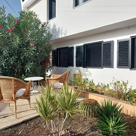 La Casa Blanca Apartment *